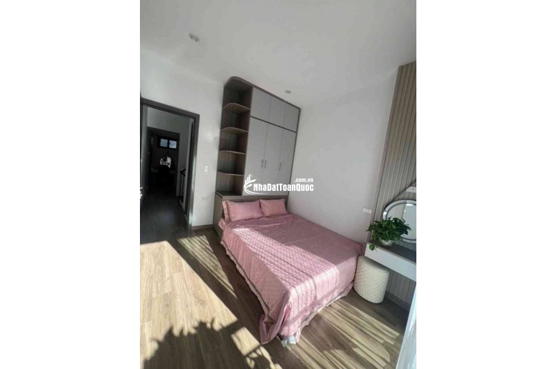 CHỈ  HƠN 8 TỶ - HOÀNG HOA THÁM TÂY HỒ - 35M- Ô TÔ GẦN NHÀ - NHÀ ĐẸP CHỈ XÁCH VA LY VÀO Ở  NGAY